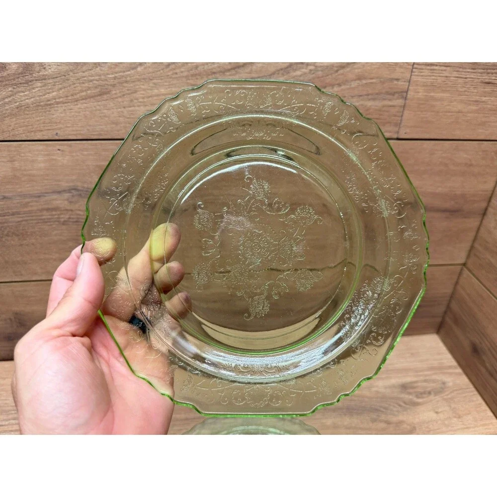 Hazel Atlas Florentine Poppy Uranium Glass Salad Plates Green 8-5/8